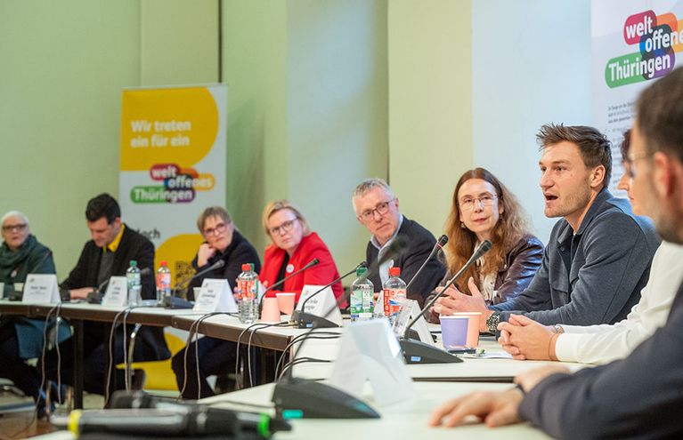 Foto aus der Pressekonferenz der Initiative „Weltoffenes Thüringen“