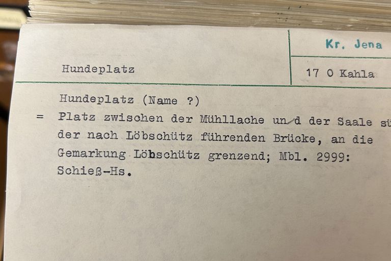 Ein Flurnamenbelegzettel aus dem Thüringischen Flurnamenarchiv zum Flurnamen "Hundeplatz".